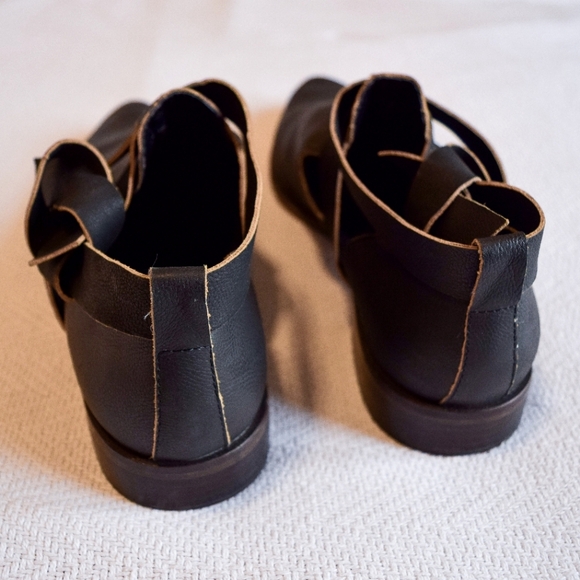 Kelsi Dagger Brooklyn Ashton ankle tie boots in dark navy - Picture 3 of 6